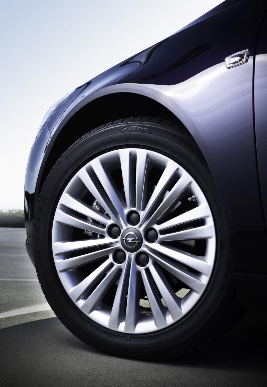  Opel Insignia 2012 года  (фото 30 из 32)